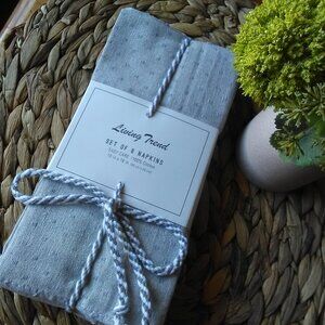 NWT LIVING TREND Set of 6 Napkins